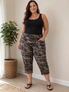 Weekend Clothes Line 2X Brown Tropical Rayon Cropped Pants High Rise Pull On